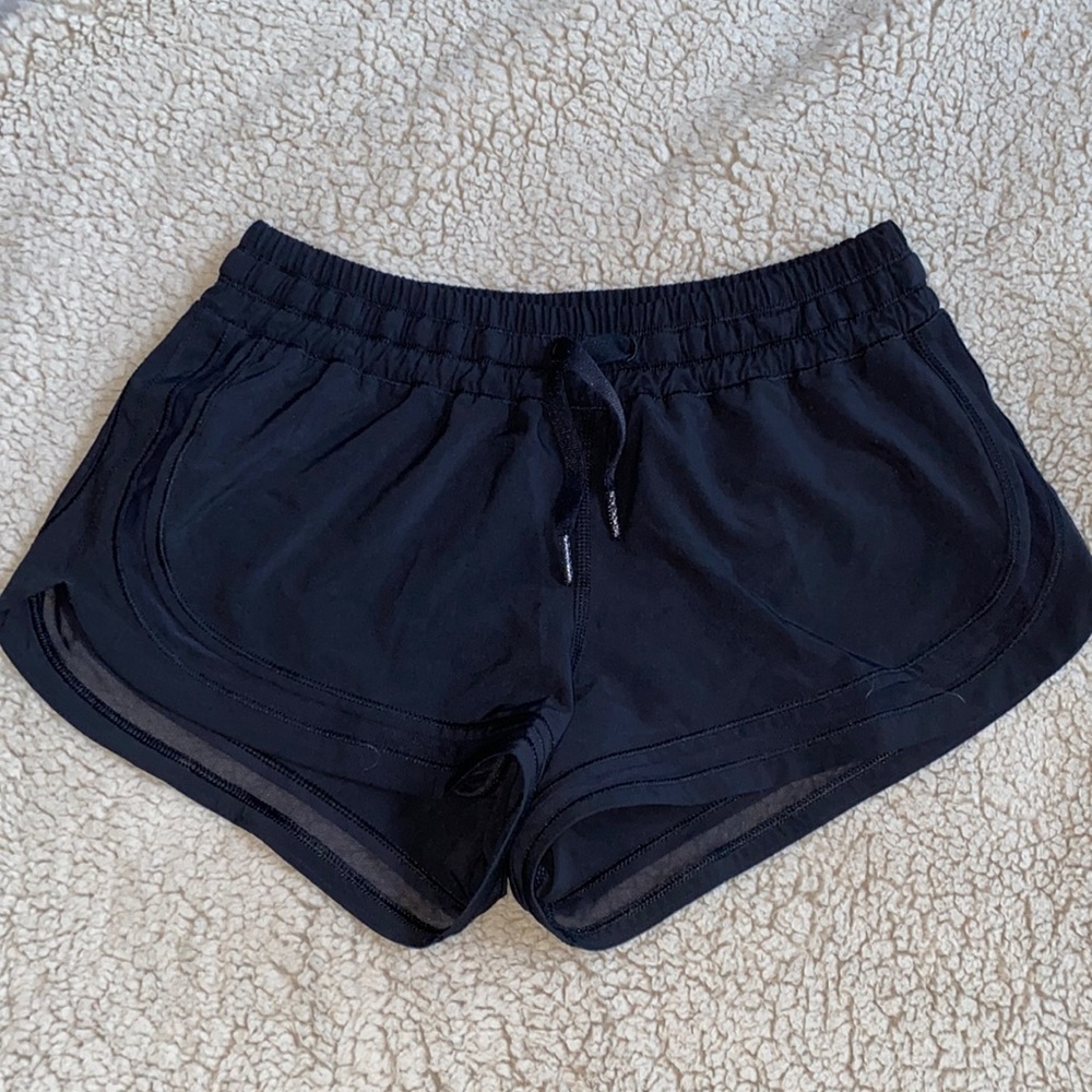 Lululemon Hotty Hot Shorts 2.5”